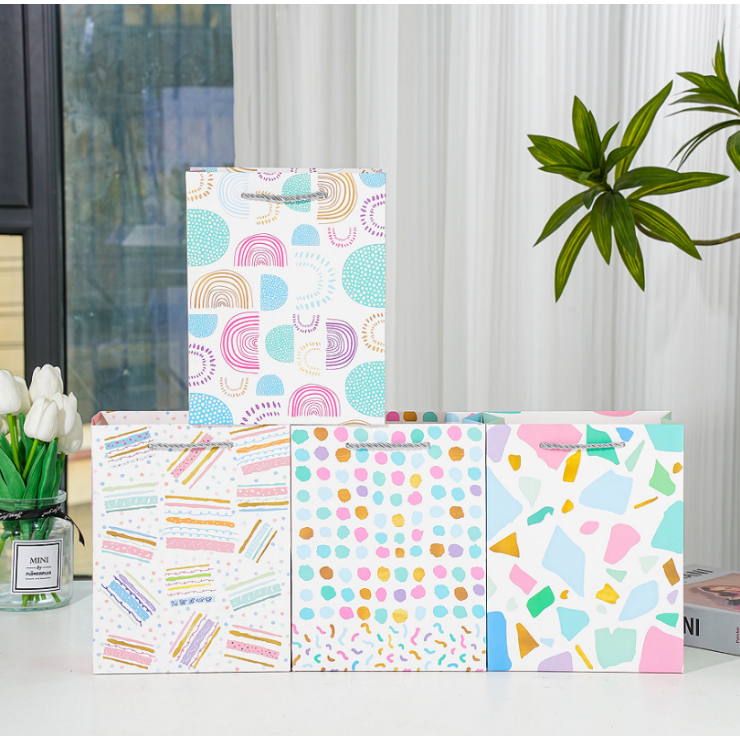 Punga cadou Beauty Colors, 18x10x23cm (mini) Punga cadou Beauty Colors, 18x10x23cm (mini)