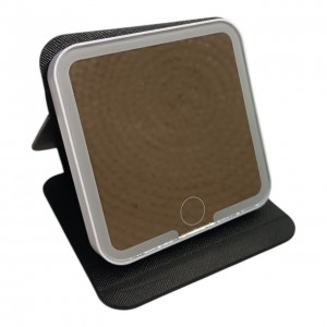 Oglinda cu iluminare led si suport pliabil, 9,5 x 10 cm Oglinda cu iluminare led si suport pliabil, 9,5 x 10 cm